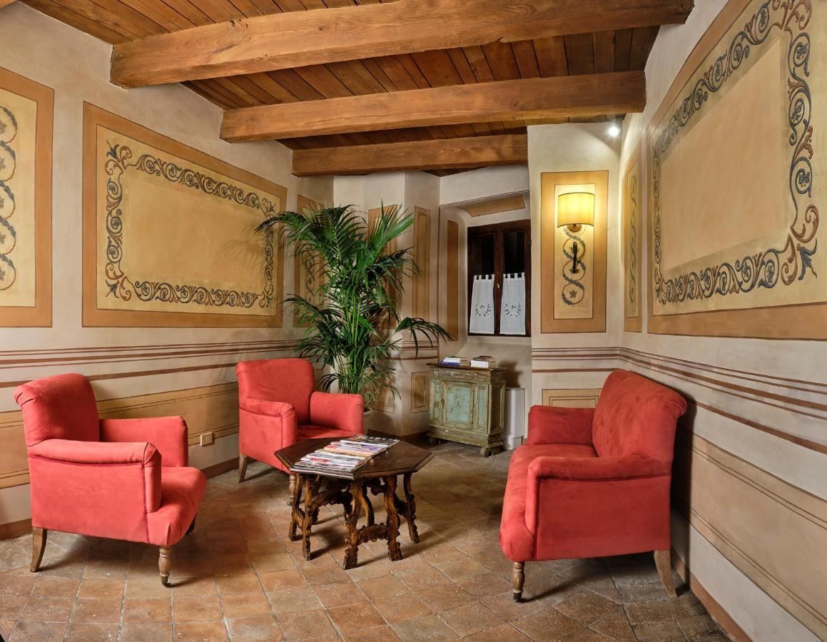 Palazzo Viviani Castello Di Montegridolfo Hotel Exterior foto
