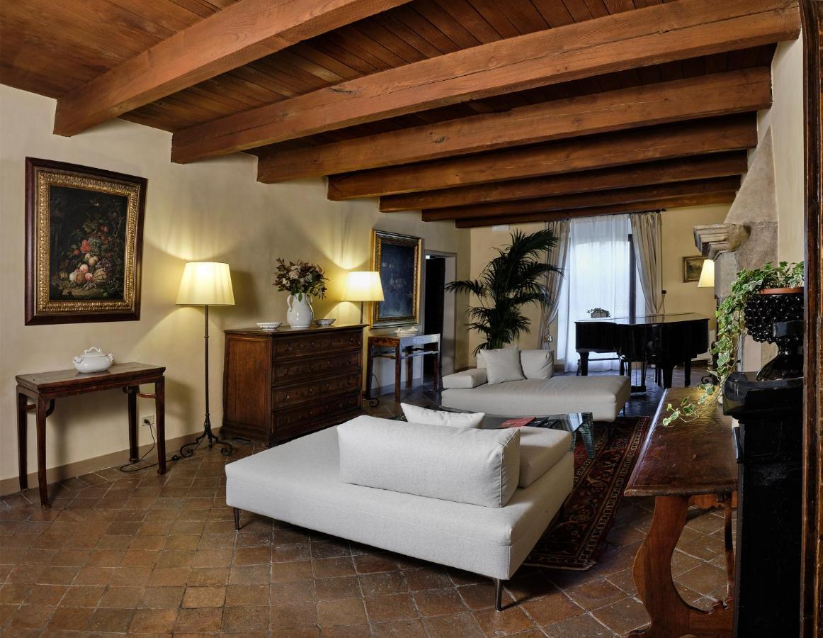 Palazzo Viviani Castello Di Montegridolfo Hotel Exterior foto