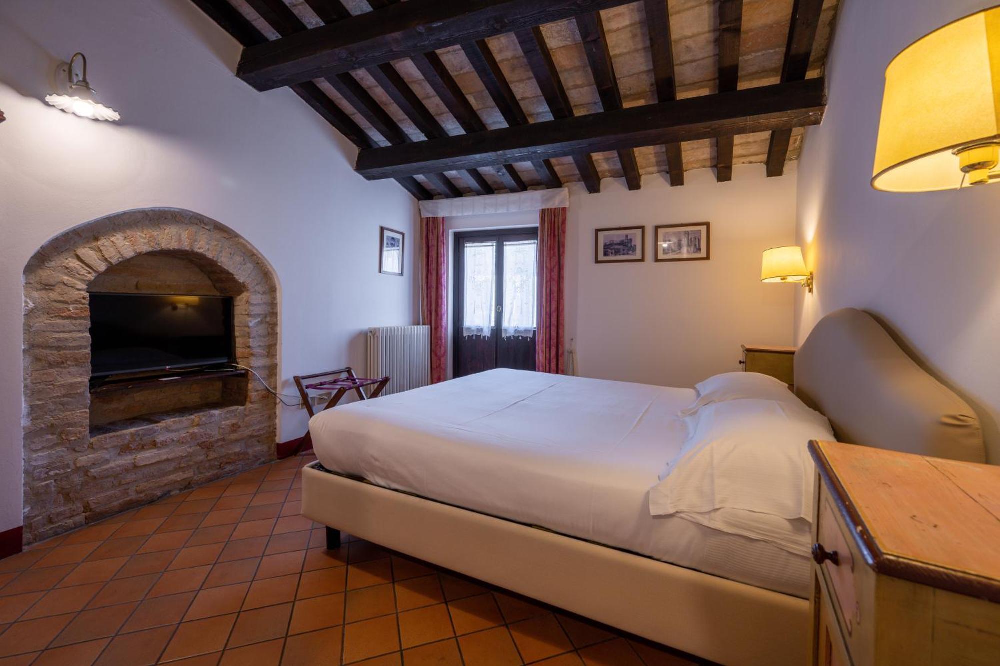 Palazzo Viviani Castello Di Montegridolfo Hotel Cameră foto